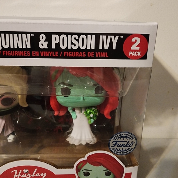 Harley Quinn And Poison Ivy Wedding Funko 2 pack Special Edition - Picture 3 of 6